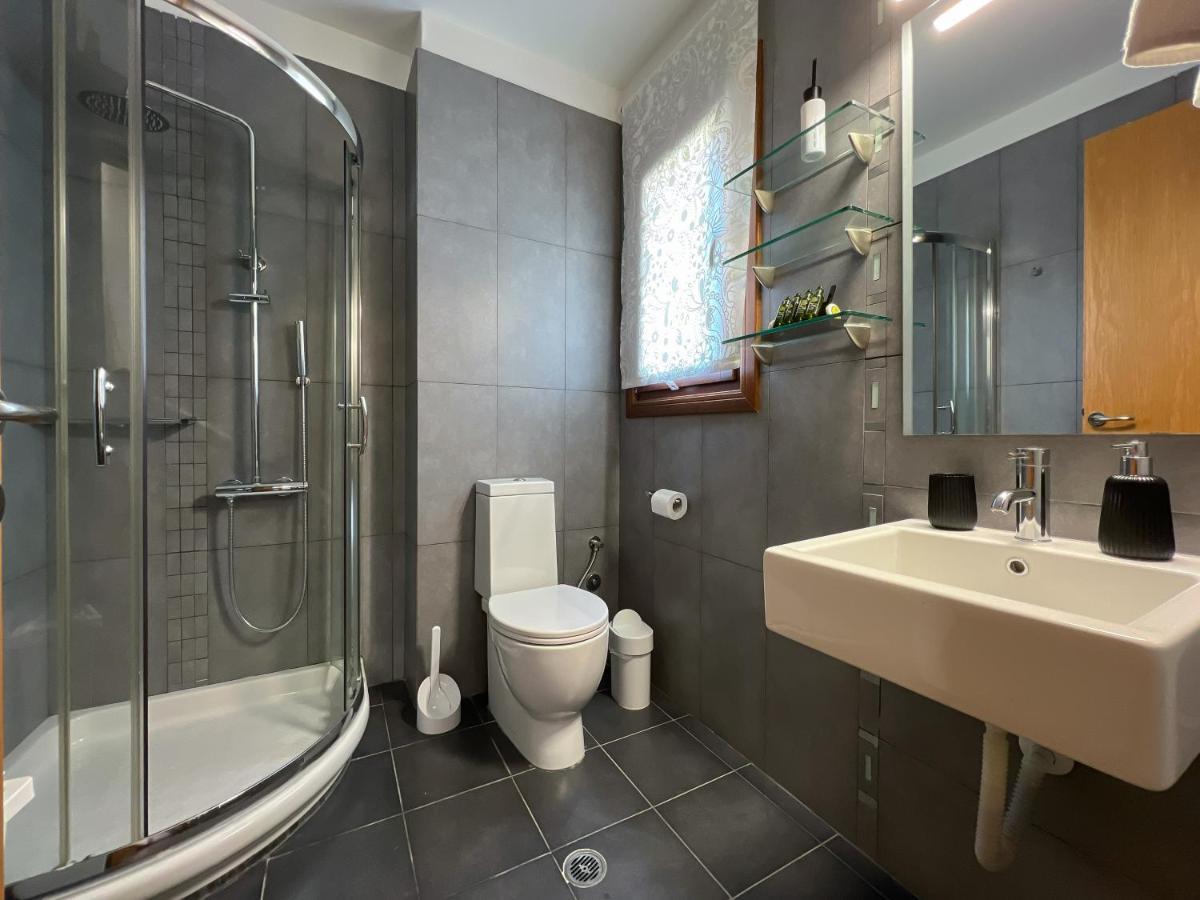 Heaven Luxury Villa Nea Roda Ngoại thất bức ảnh