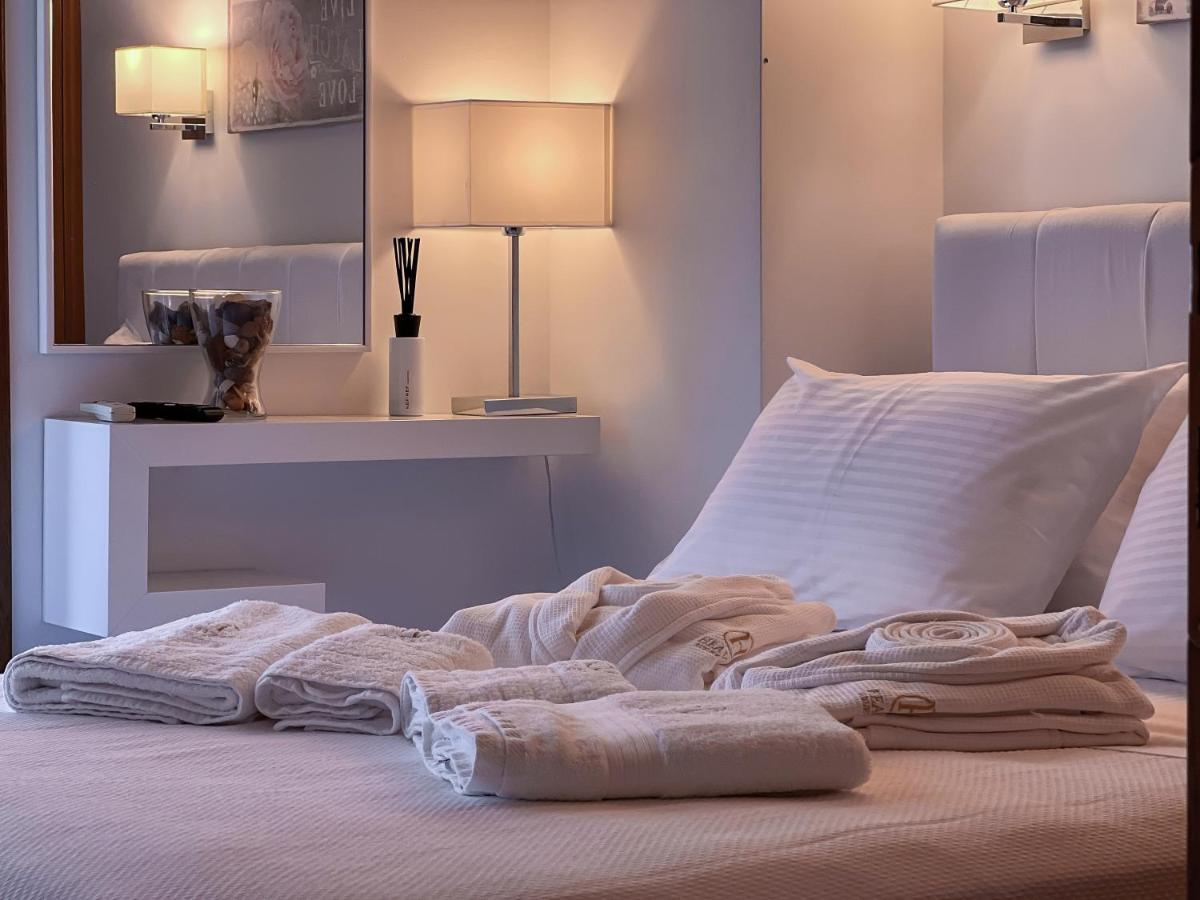 Heaven Luxury Villa Nea Roda Ngoại thất bức ảnh