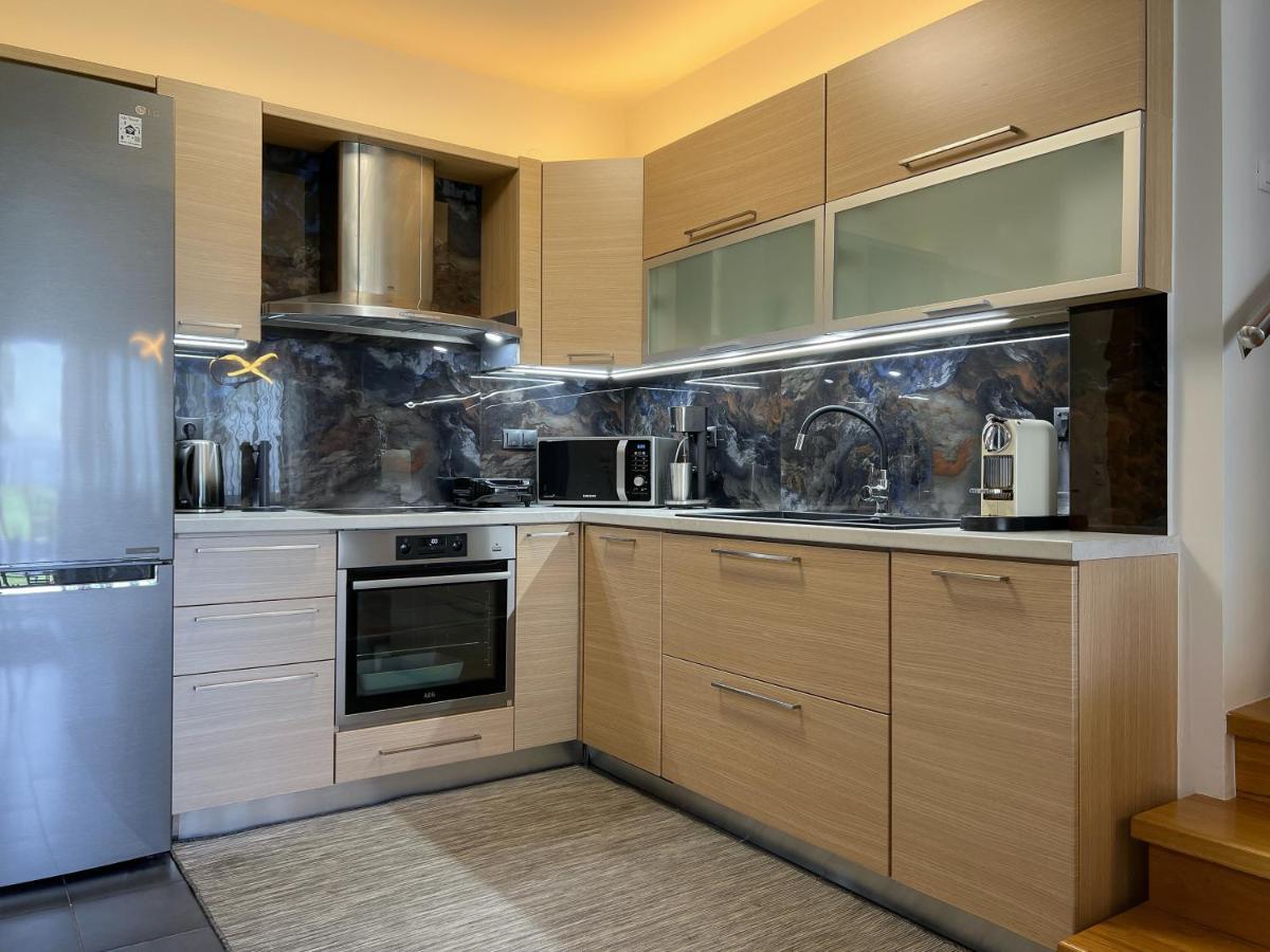 Heaven Luxury Villa Nea Roda Ngoại thất bức ảnh