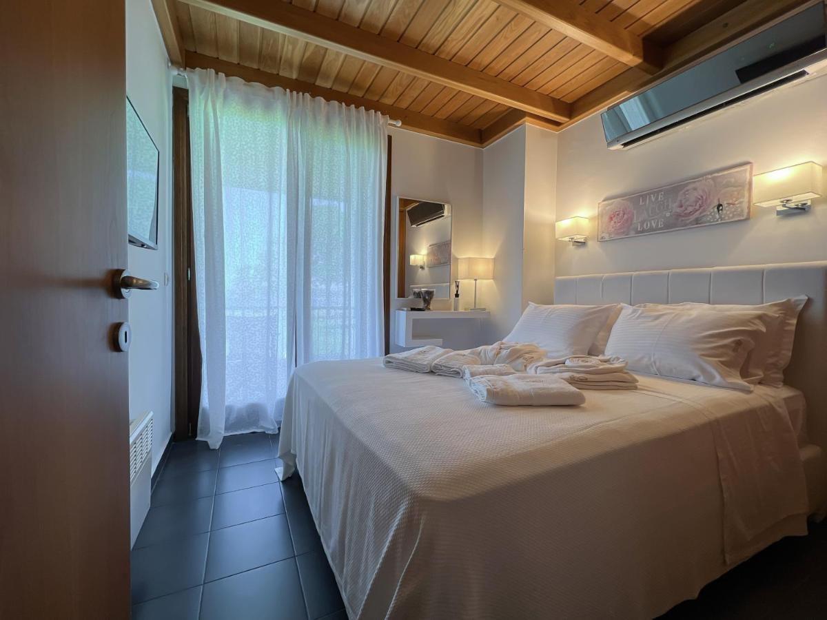 Heaven Luxury Villa Nea Roda Ngoại thất bức ảnh