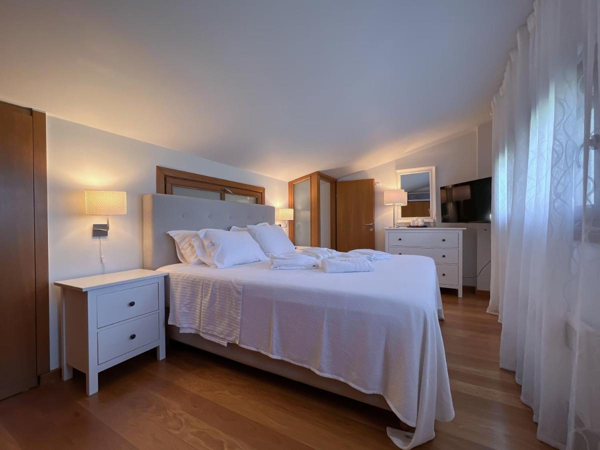 Heaven Luxury Villa Nea Roda Ngoại thất bức ảnh