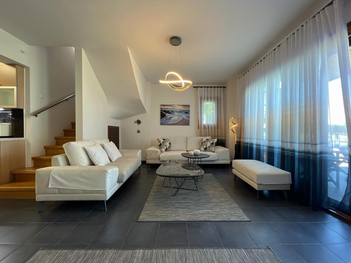 Heaven Luxury Villa Nea Roda Ngoại thất bức ảnh